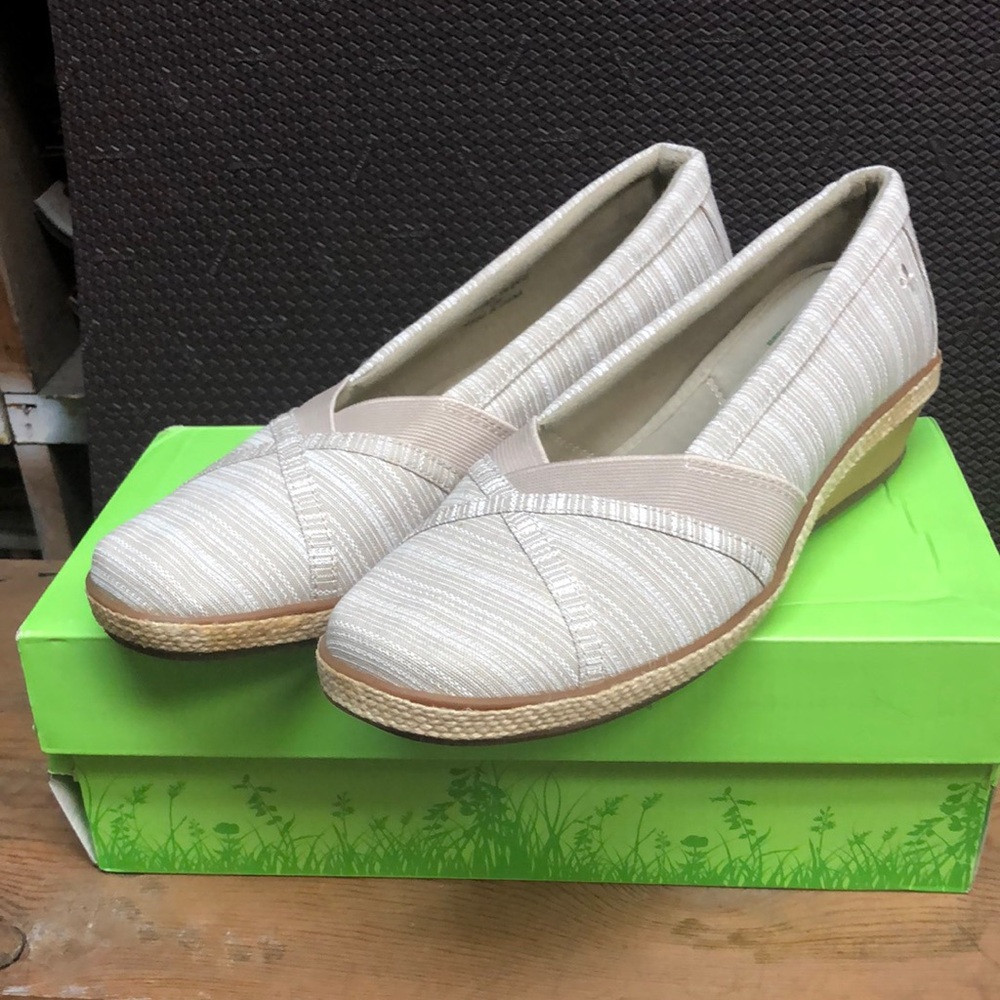 Grasshoppers Ortholite Women's Cream wedge Slip-On Shoes NIB